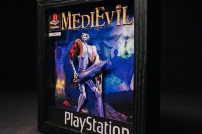 El Shadow Box MediEvil Cara B. Edición especial hecha a mano perfecta para coleccionistas retro y fans de Playstation 1.