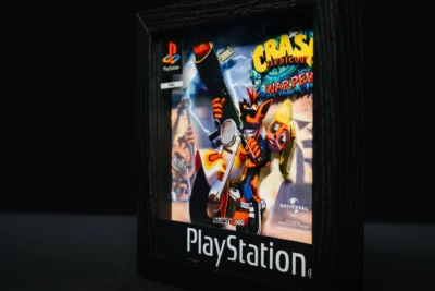 Shadow Box Crash Bandicoot - Cara A hecho a mano con diseño 3D. Edición limitada perfecta para coleccionistas retro fans de Playstation 1.