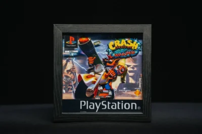 Shadow Box Crash Bandicoot hecho a mano con diseño 3D. Edición limitada perfecta para coleccionistas retro fans de Playstation 1.
