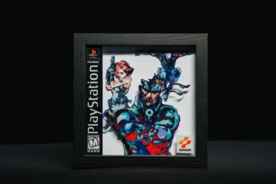 El Shadow Box Metal Gear Solid. Edición especial hecha a mano perfecta para coleccionistas retro fans de Playstation 1.