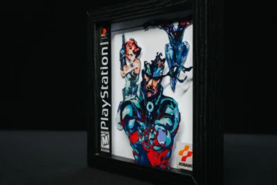 El Shadow Box Metal Gear Solid cara B. Edición especial hecha a mano perfecta para coleccionistas retro fans de Playstation 1.