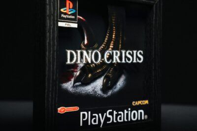 El Shadow Box Dino Crisis Cara A. Edición especial hecha a mano perfecta para coleccionistas retro y fans de Playstation 1.