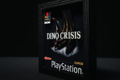 El Shadow Box Dino Crisis Cara B. Edición especial hecha a mano perfecta para coleccionistas retro y fans de Playstation 1.