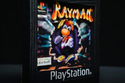 Shadow Box Rayman cara A, edición artesanal en 3D ideal para coleccionistas y fans de los clásicos de PlayStation 1.