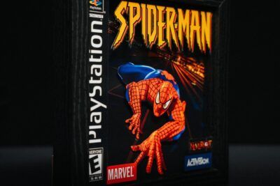 Shadow Box Spiderman, edición artesanal en 3D ideal para coleccionistas y fans de los clásicos de PlayStation 1, cara A