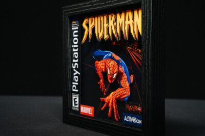 Shadow Box Spiderman, edición artesanal en 3D ideal para coleccionistas y fans de los clásicos de PlayStation 1 cara B.