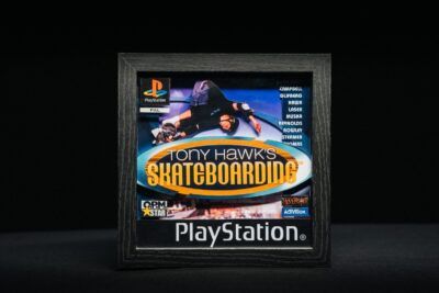 El Shadow Box Tony Hawk's Skateboarding. Edición especial hecha a mano perfecta para coleccionistas retro y fans de Playstation 1.
